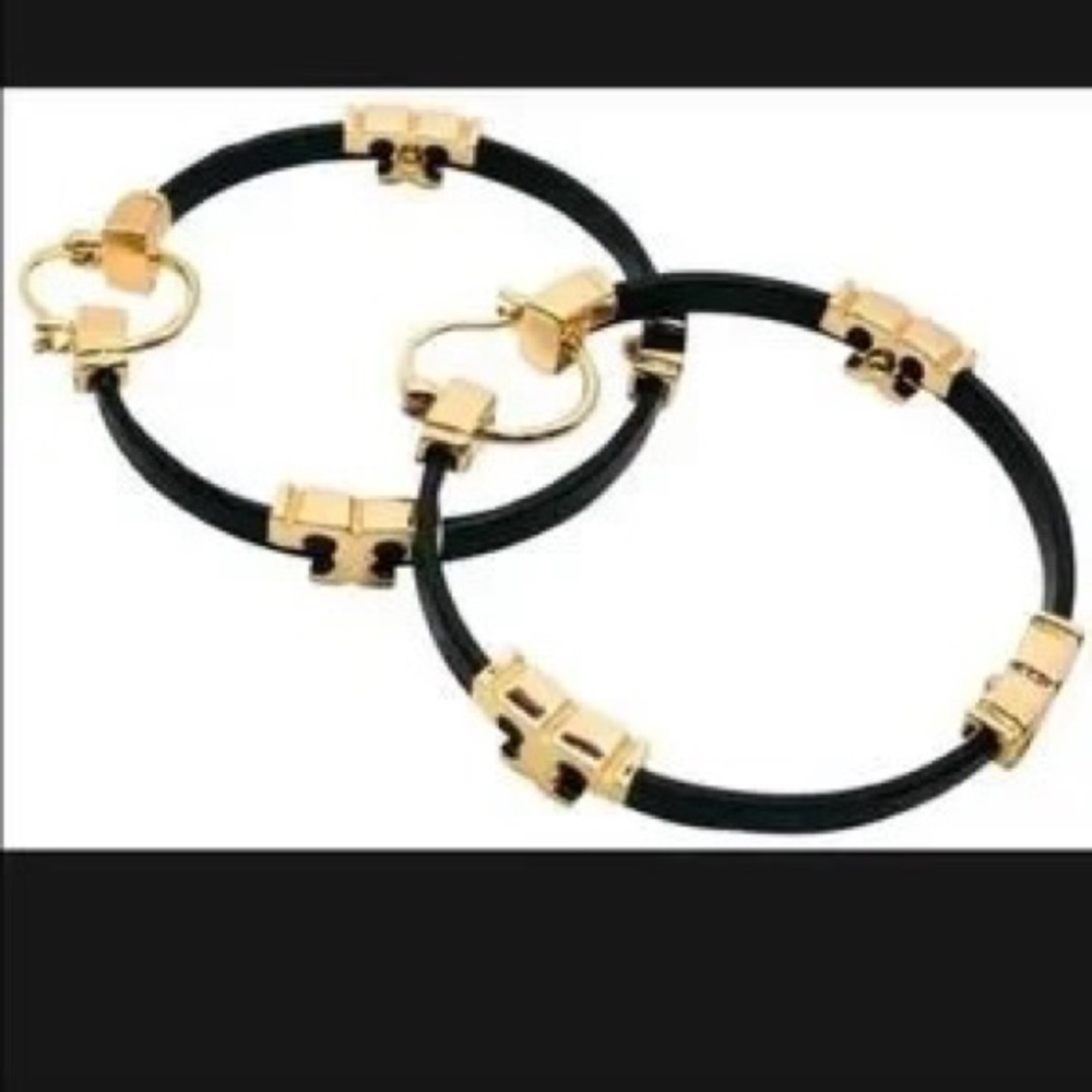 🆕 Authentic TORY BURCH Gold Black Serif T & Leather Hoop Earrings - Picture 3 of 12